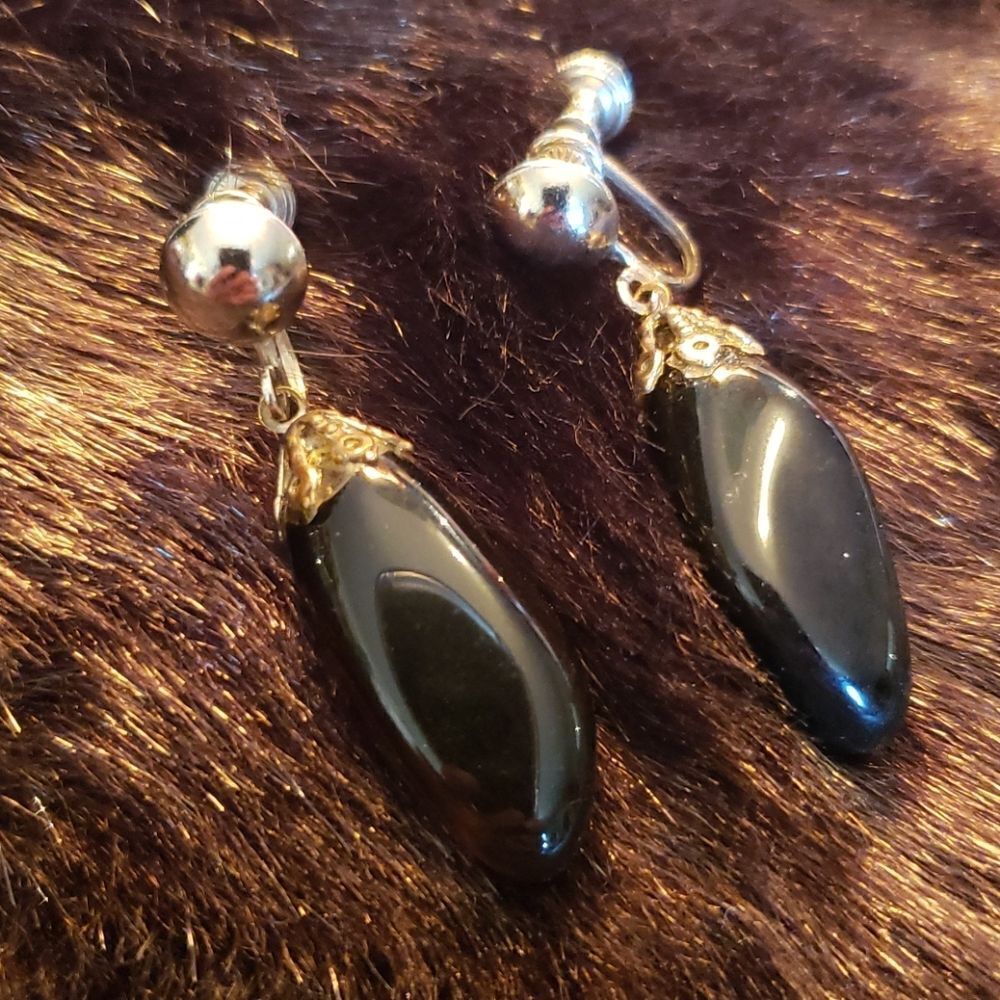 VNTG Black Onyx Clip-on Earrings